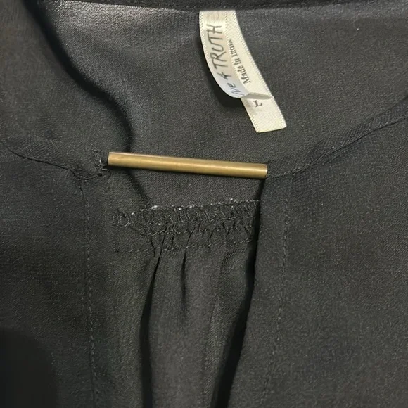 Black blouse - Picture 3 of 7